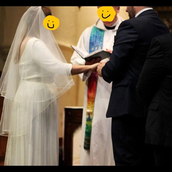 Fingertip Length Pencil Edge Bridal Veil - Picture 3 of 3